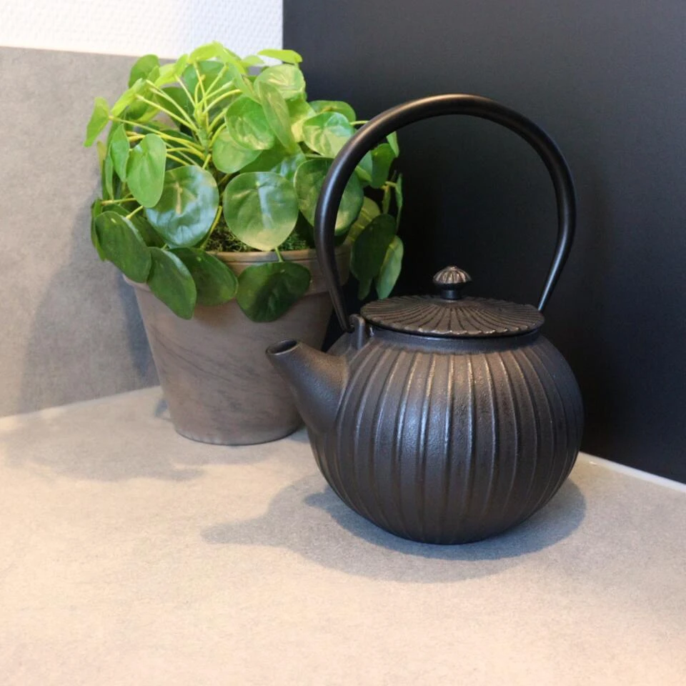 Orange85 Gietijzeren Theepot Aziatisch 1.2L Bol Streeppatroon Zwart Gietijzer 6 Orange85 Gietijzeren Theepot Aziatisch 1.2L Bol Streeppatroon Zwart Gietijzer - Afbeelding 4